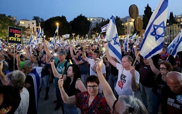 Weekly Civic Demonstration @ Habima Square 2