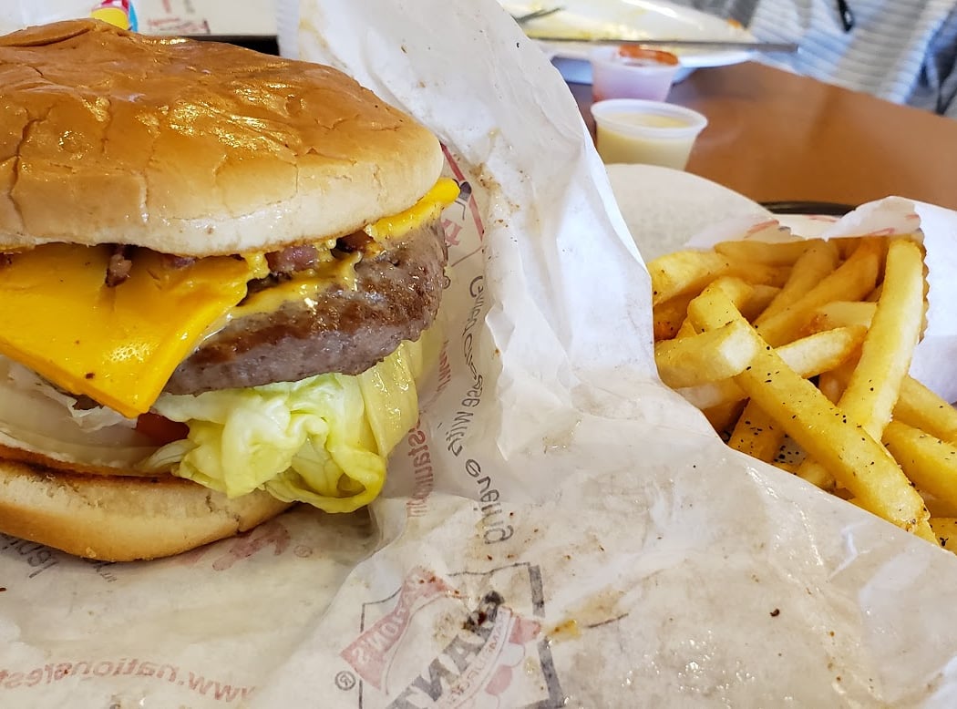 Nation's Giant Hamburgers & Great Pies 3