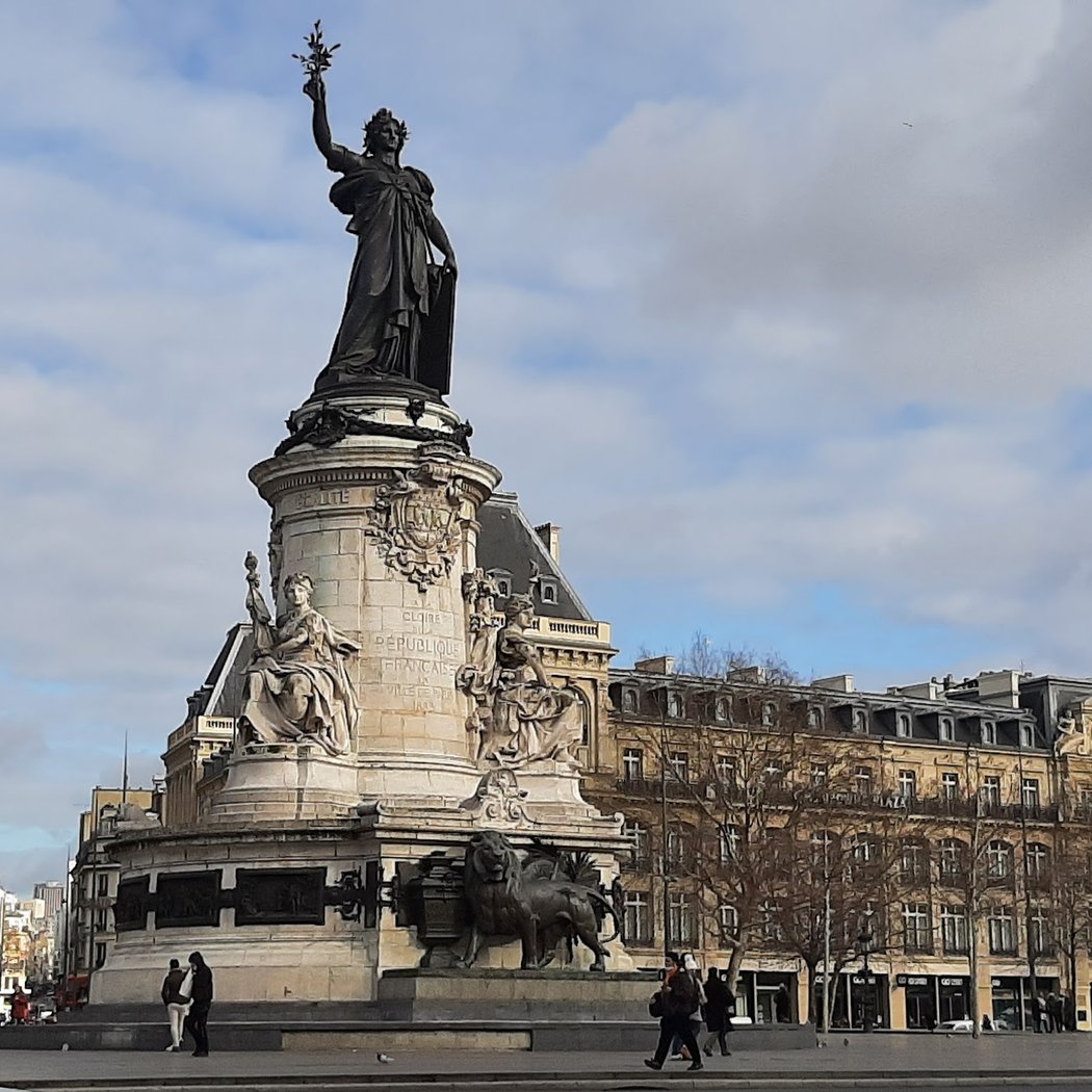 Place de la République 5