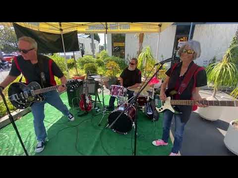 Concert Series on Deck – The IDEAS Rock & Roll Trio 1
