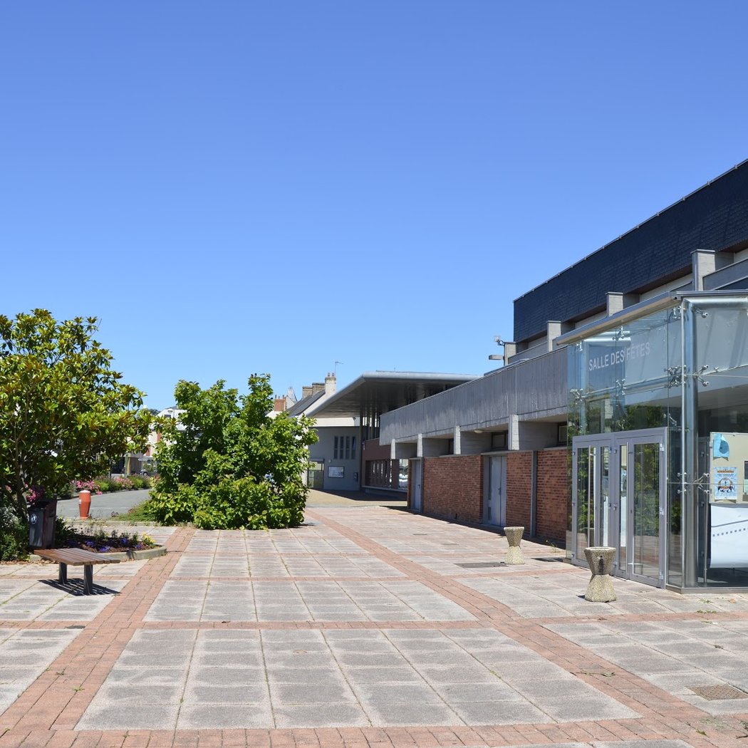 Salle des Fêtes à Evron 2