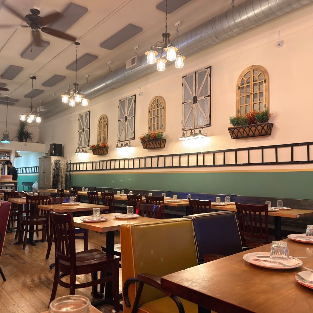 Hajis Restaurant & Catering 3