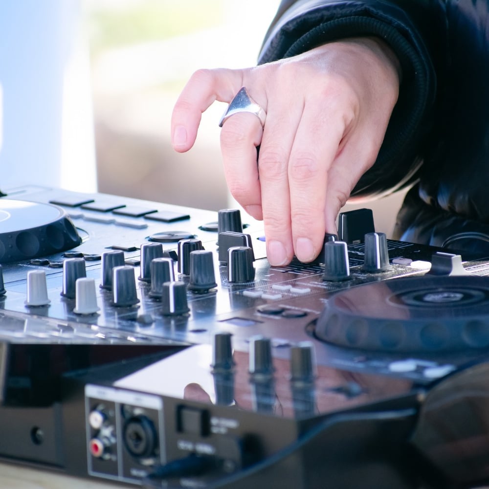 Sewcial Sessions - DJ & Sewing 1