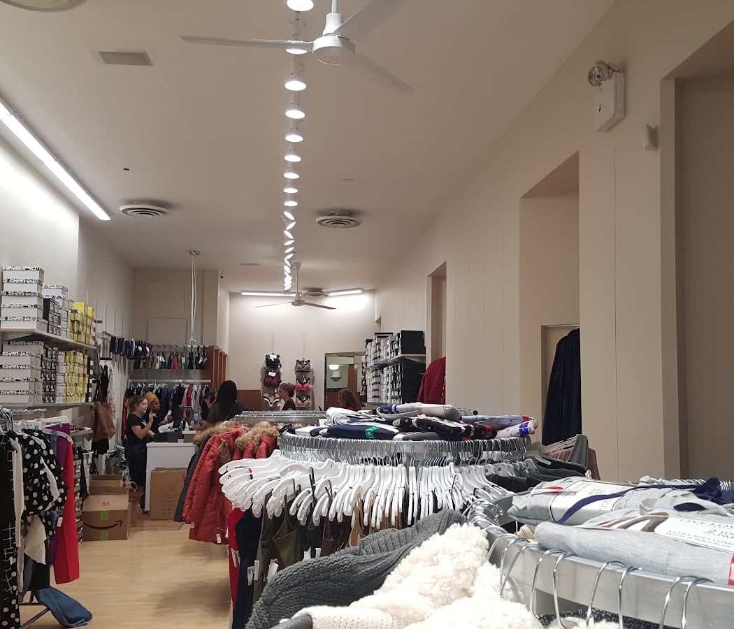 De Janeiro Stores 2