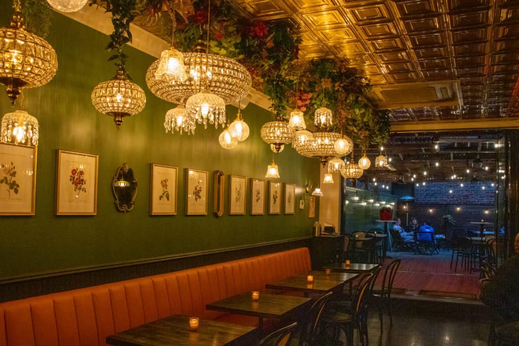 Bar Louise 4