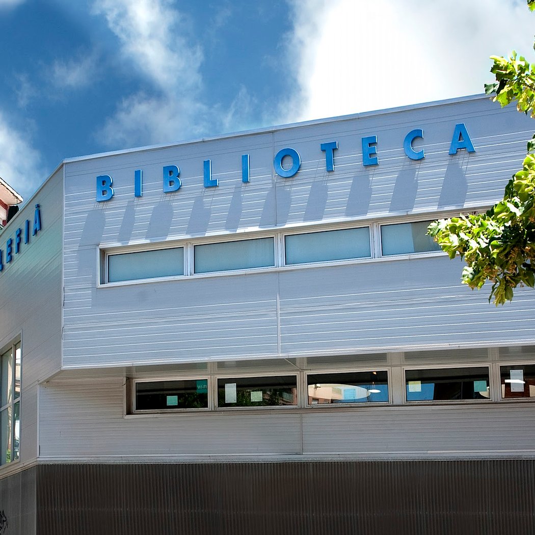 Biblioteca Llefià-Xavier Soto 1