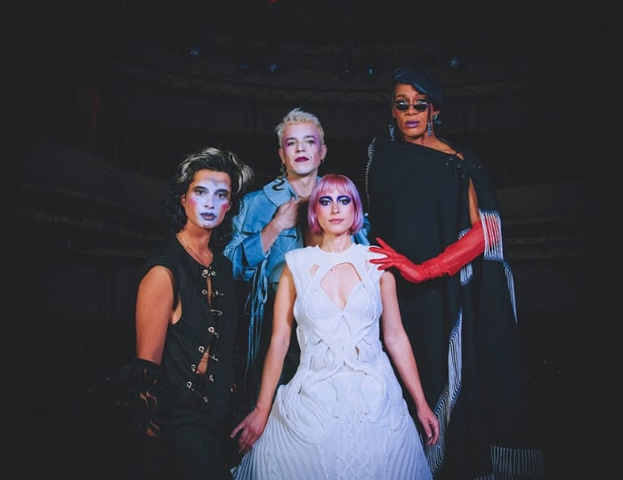 LA BOUCHE CABARET 1