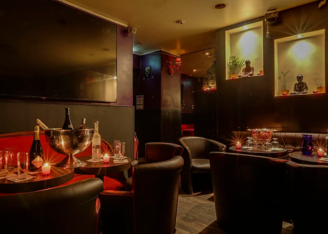 Inside bar paris 3