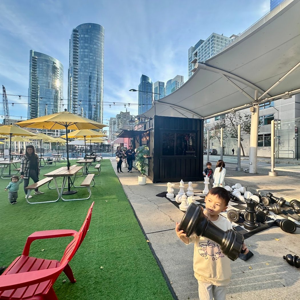 Food Trucks & Kiosks 1