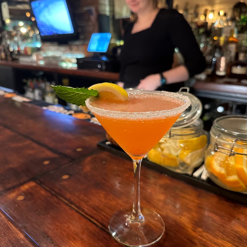 Off The Brook | Bistro & Cocktails 1