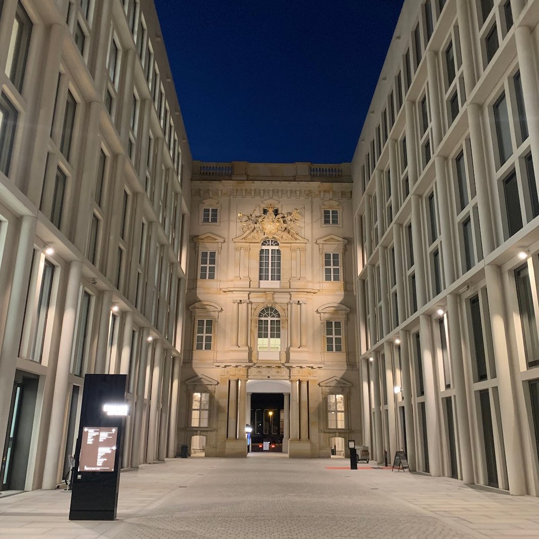 Schlüter Courtyard 2