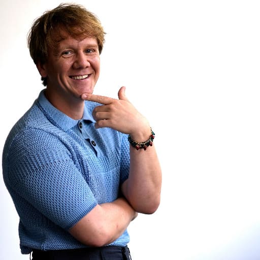 Josh Thomas 1