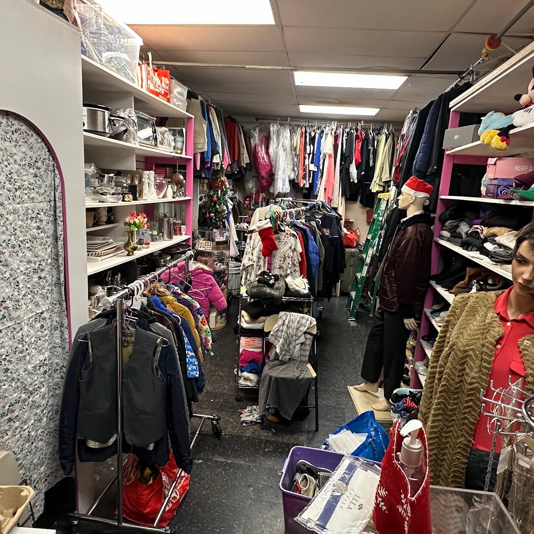 Loly’s Thrift 3