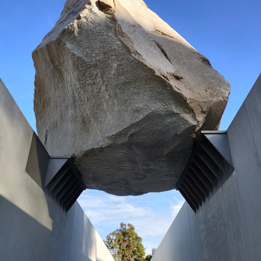 Public Art "Levitated Mass" 1