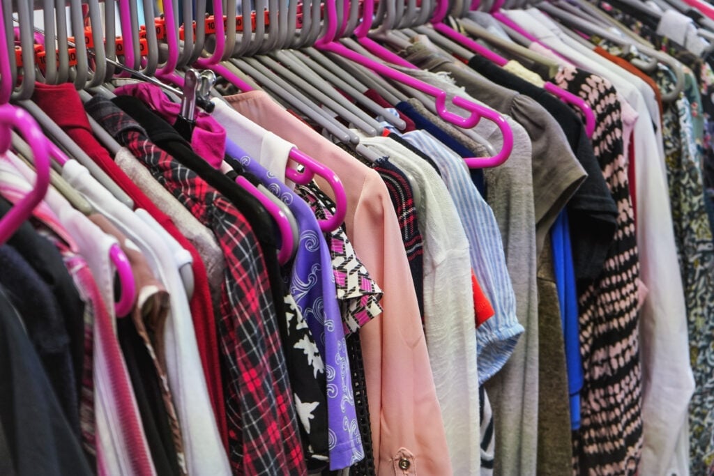 Shop without money (the Siga Siga-) 1