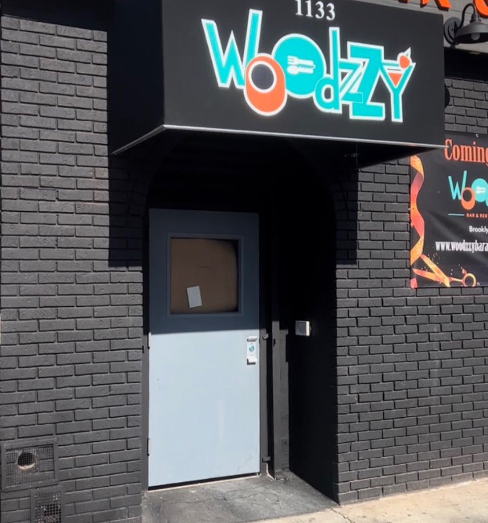 Woodzzy Bar & Restaurant 3