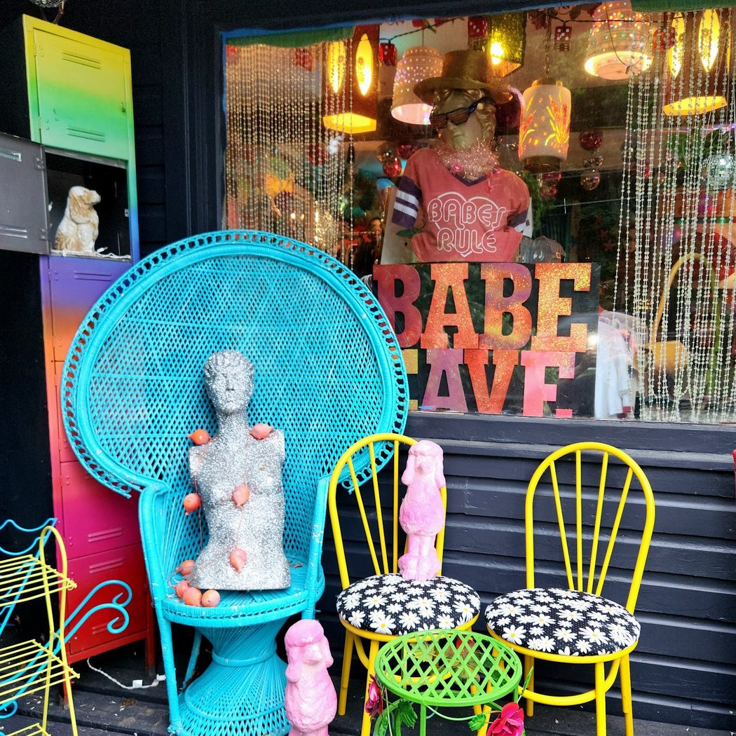The Babe Cave Vintage 2