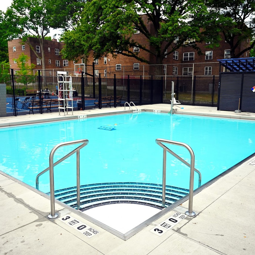 Edenwald Houses Mini Pool 1