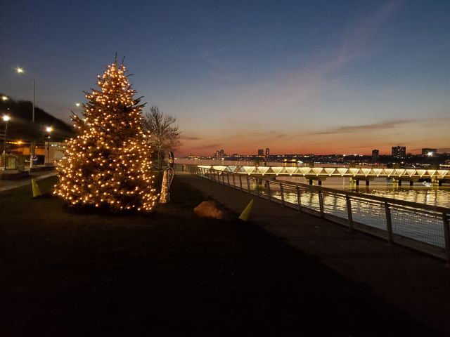 Holiday on the Hudson 1