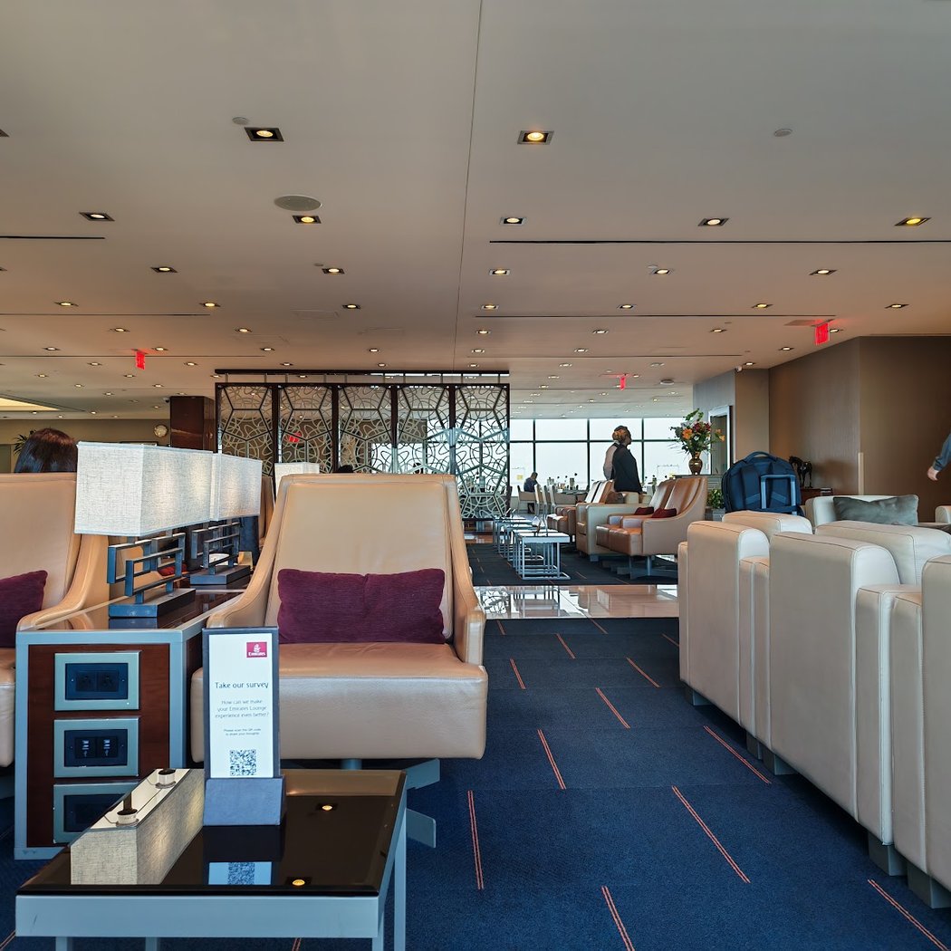 Emirates Lounge 2