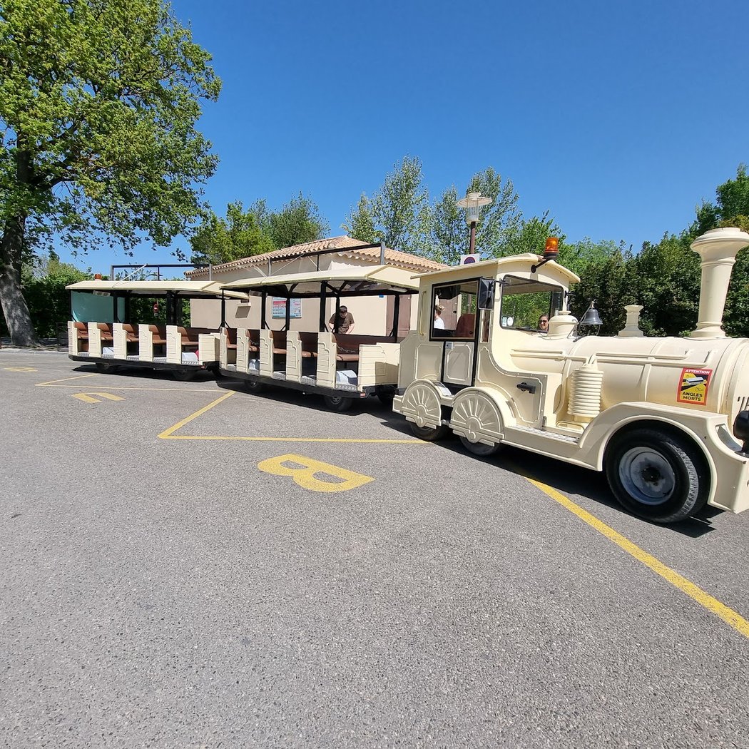 Petit train touristique de L'Isle-sur-la-Sorgue 3