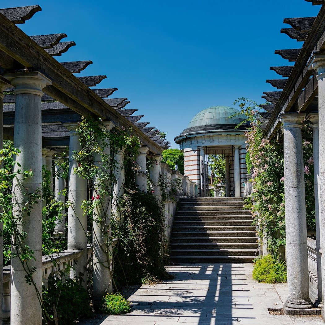 The Hill Garden and Pergola 4