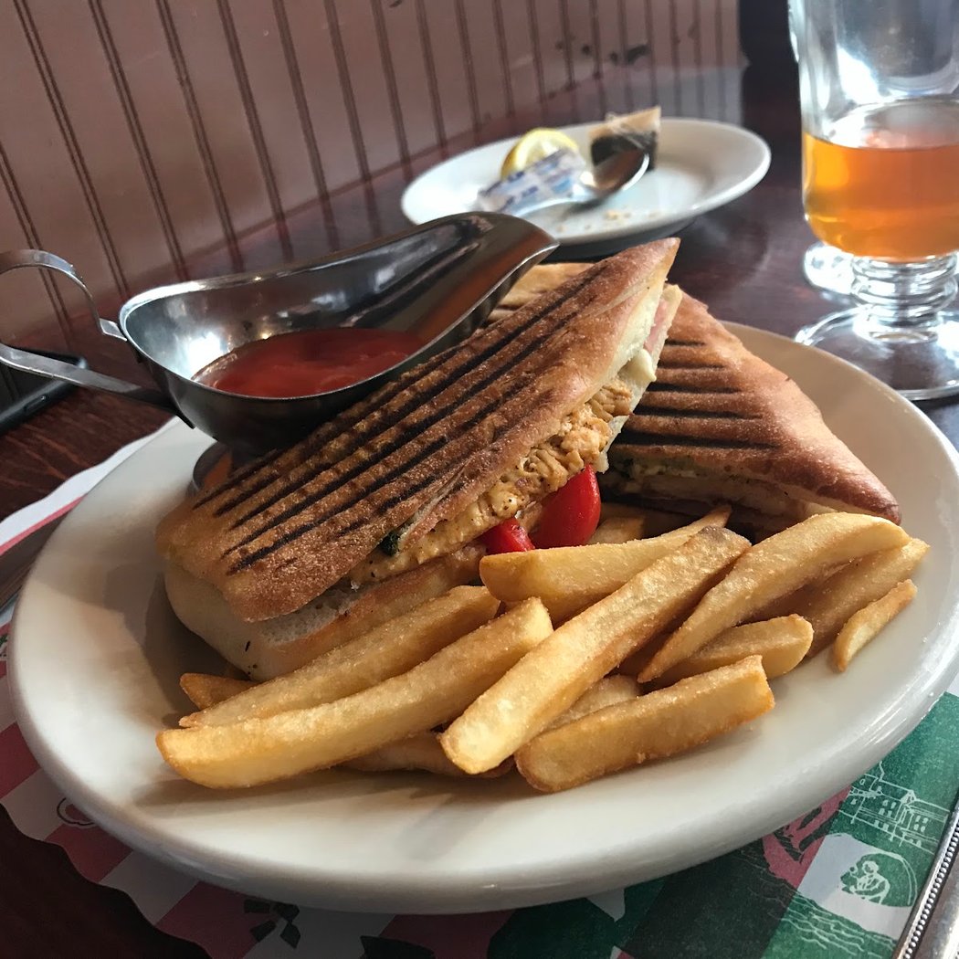 Paul Michael’s Brick Oven Cafe Restaurant 3
