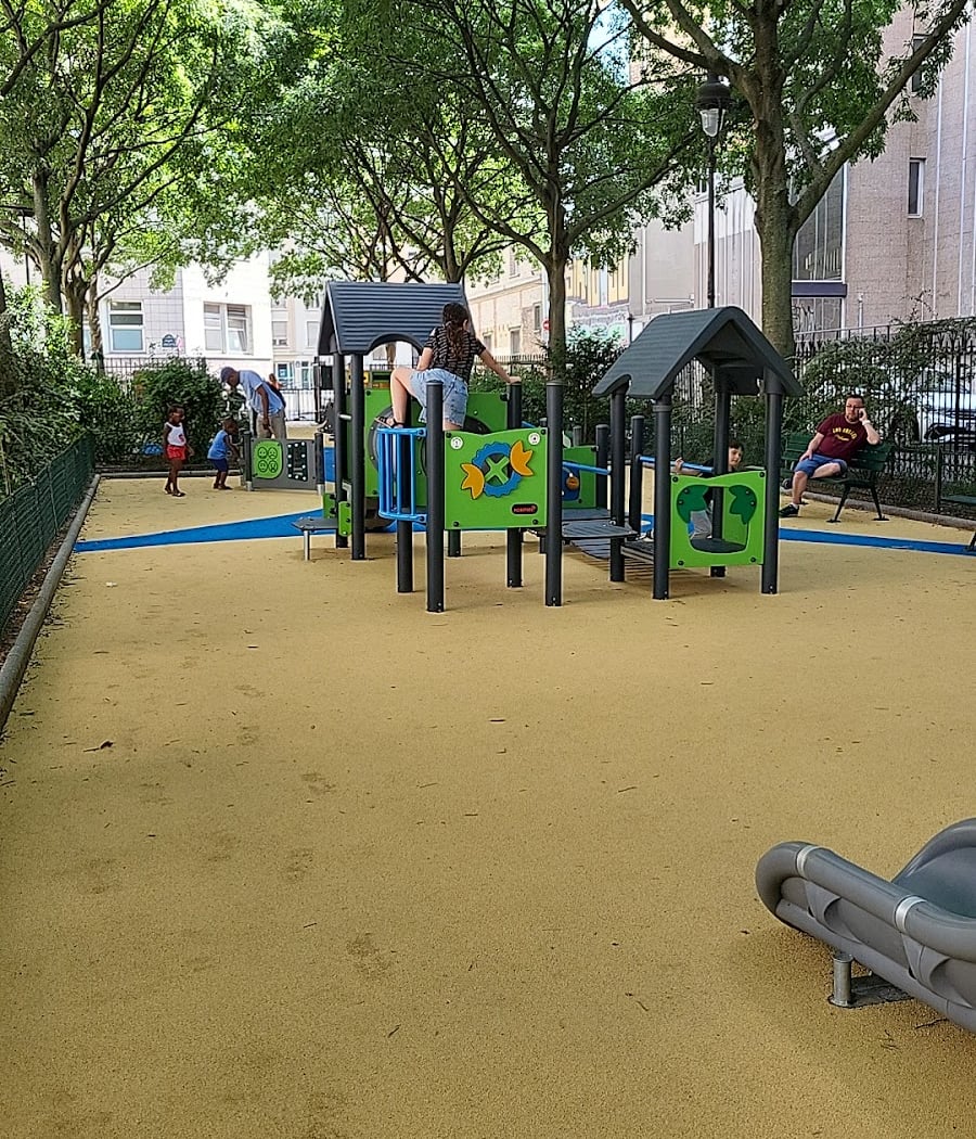 Square Georges Sarre 2