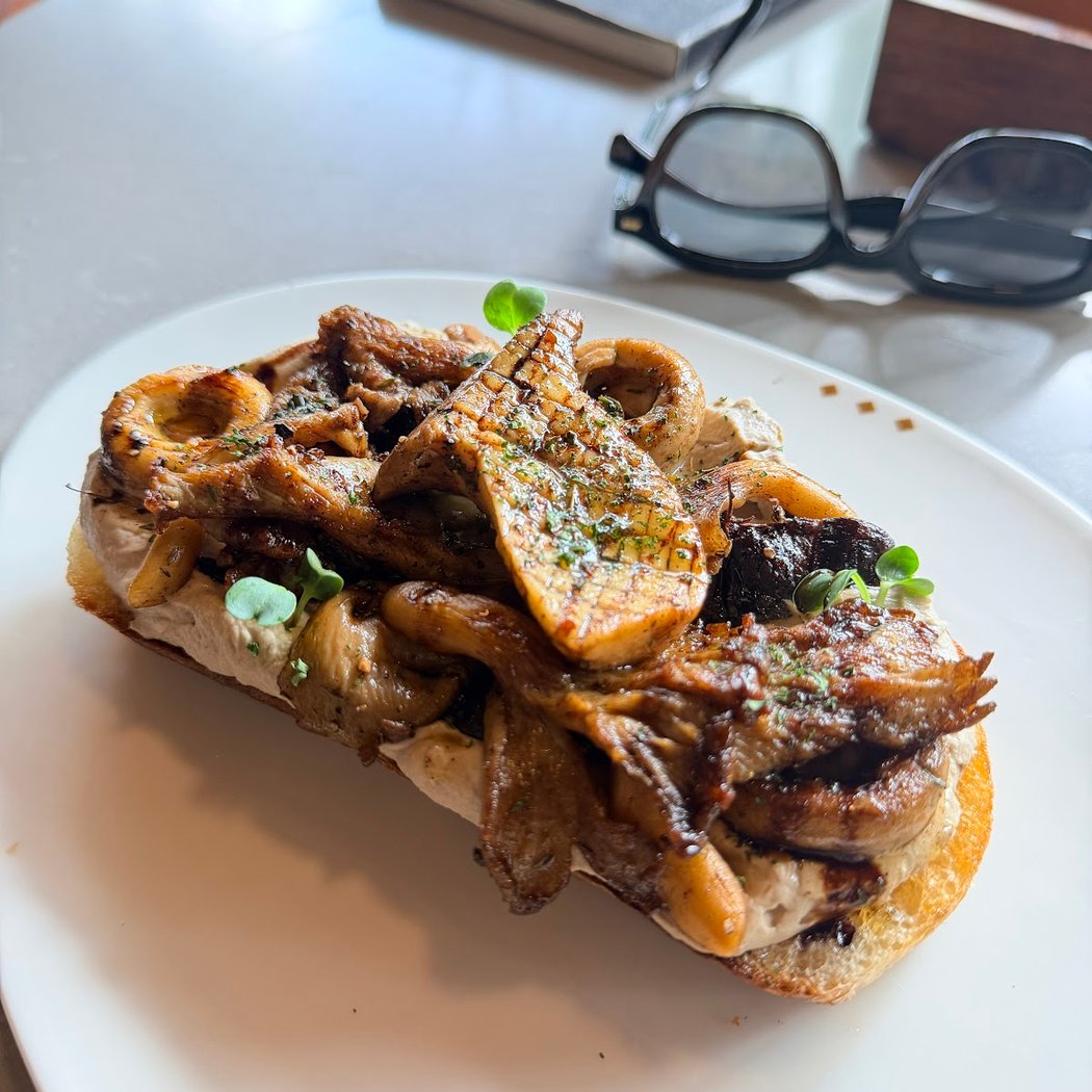 Lavonne Café 3