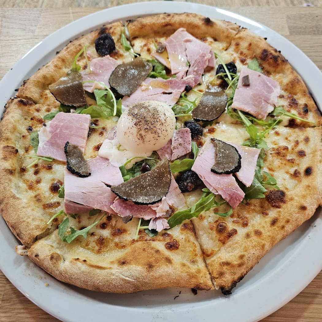 MIA BELLA PIZZERIA 3
