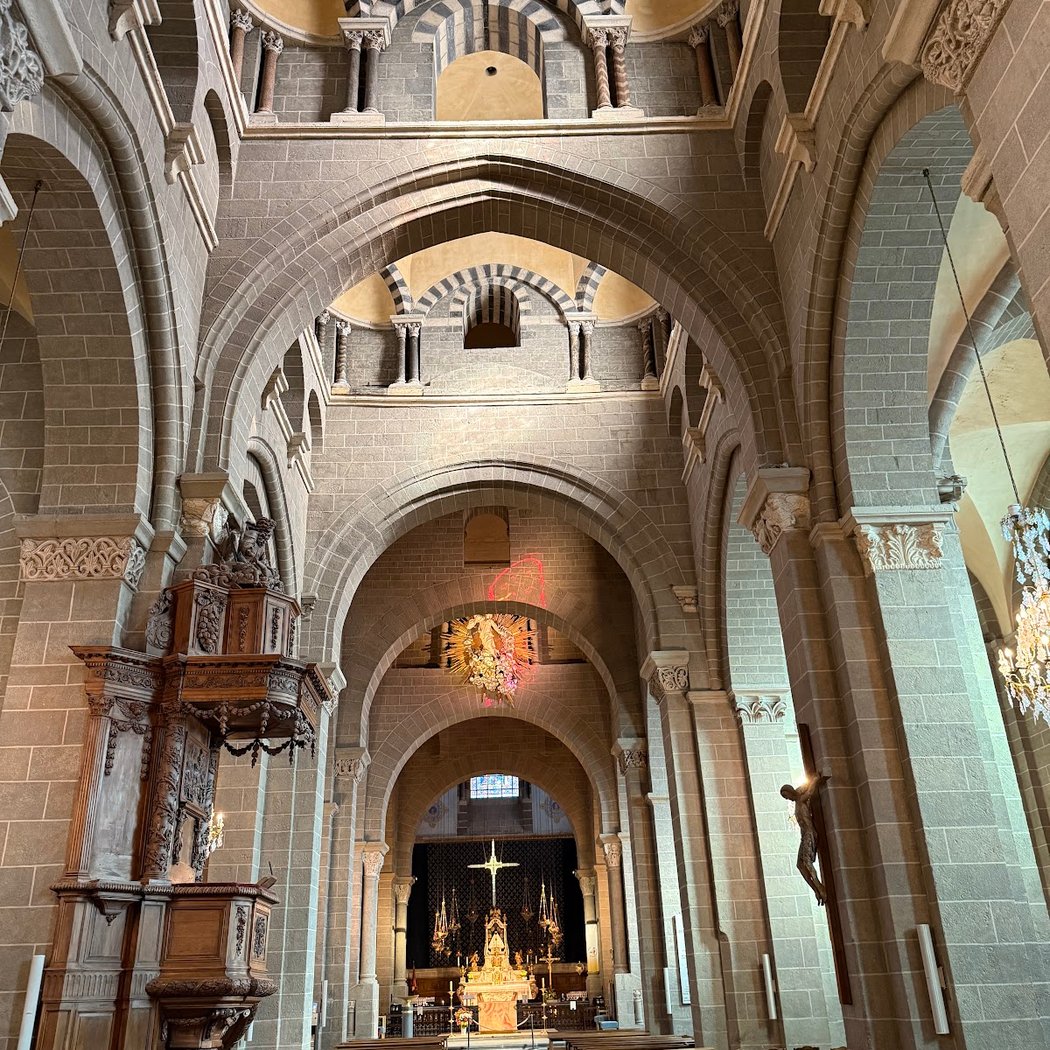 Cathédrale Notre-Dame-du-Puy 3
