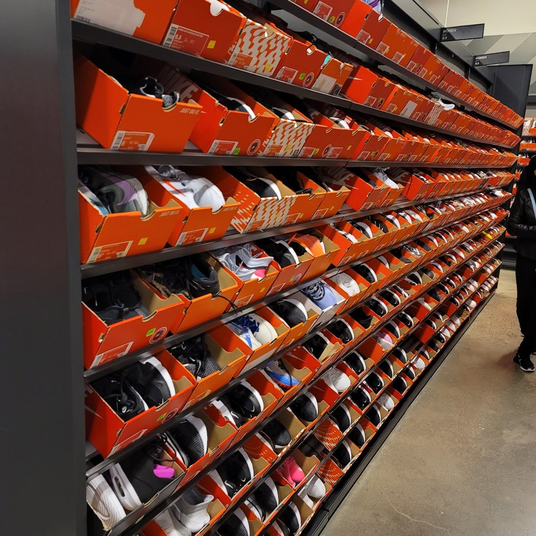 Nike Clearance Store - Flushing Queens 3