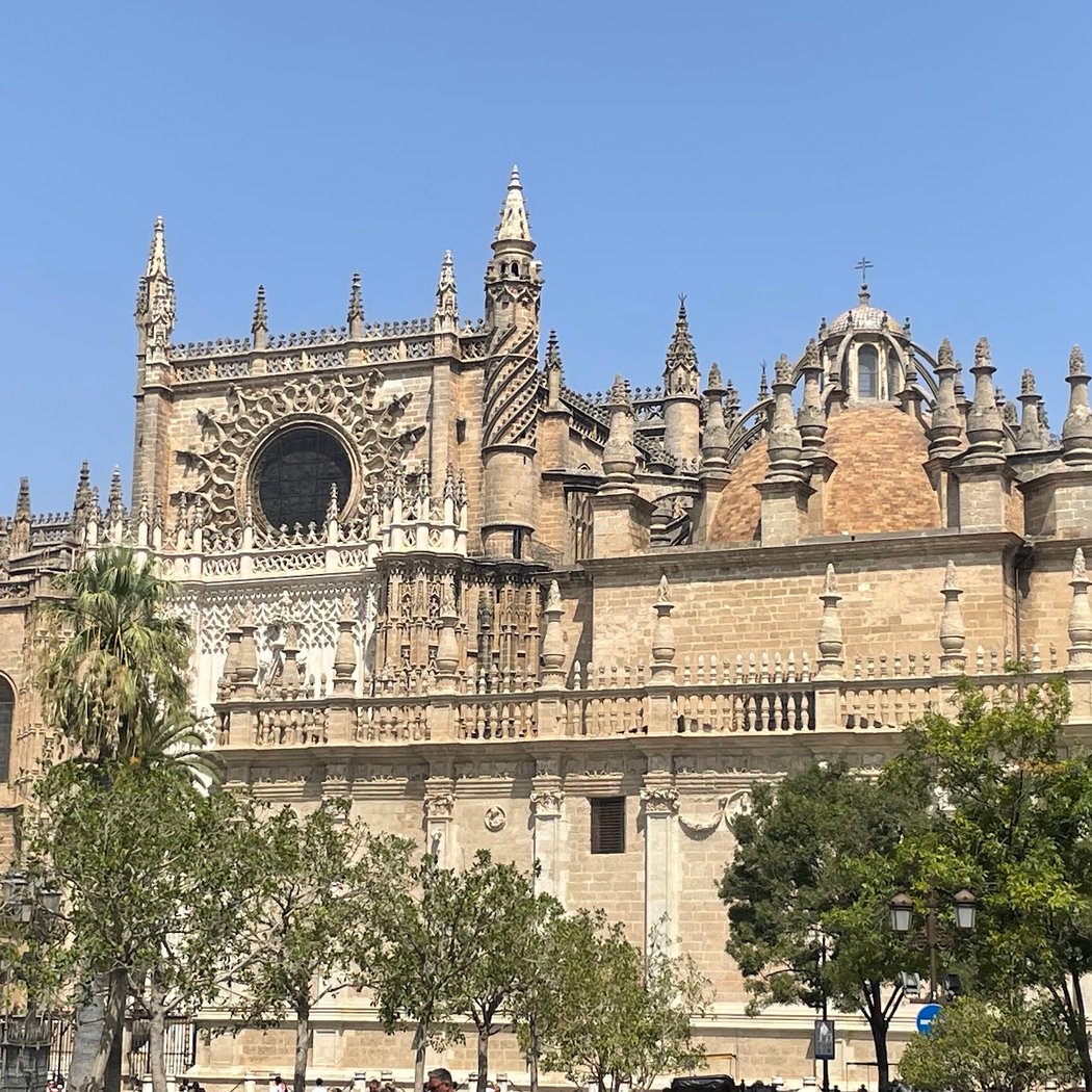 Alcázar Seville Tour · Guided Tours to Alcázar, Cathedral & Giralda in English 2