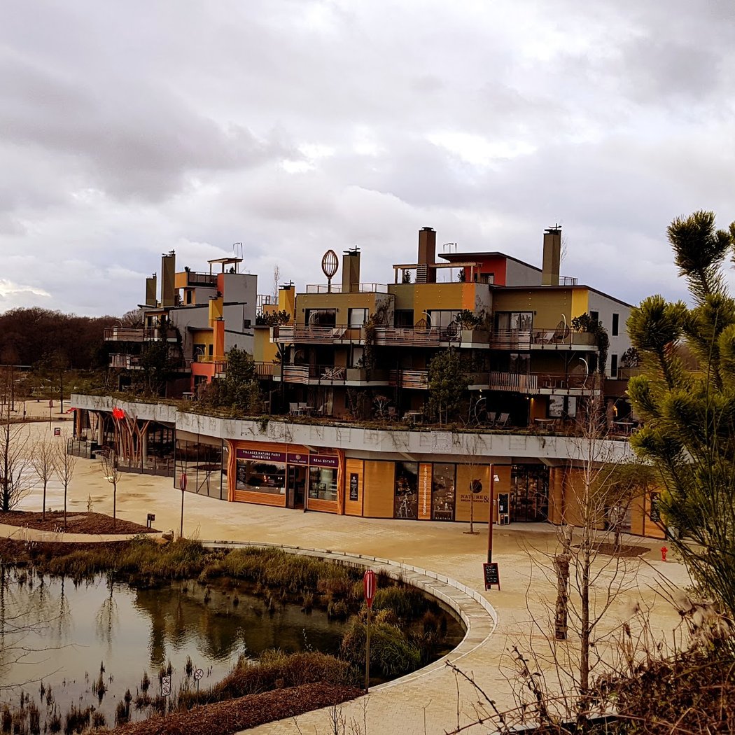 Lake promenade 3