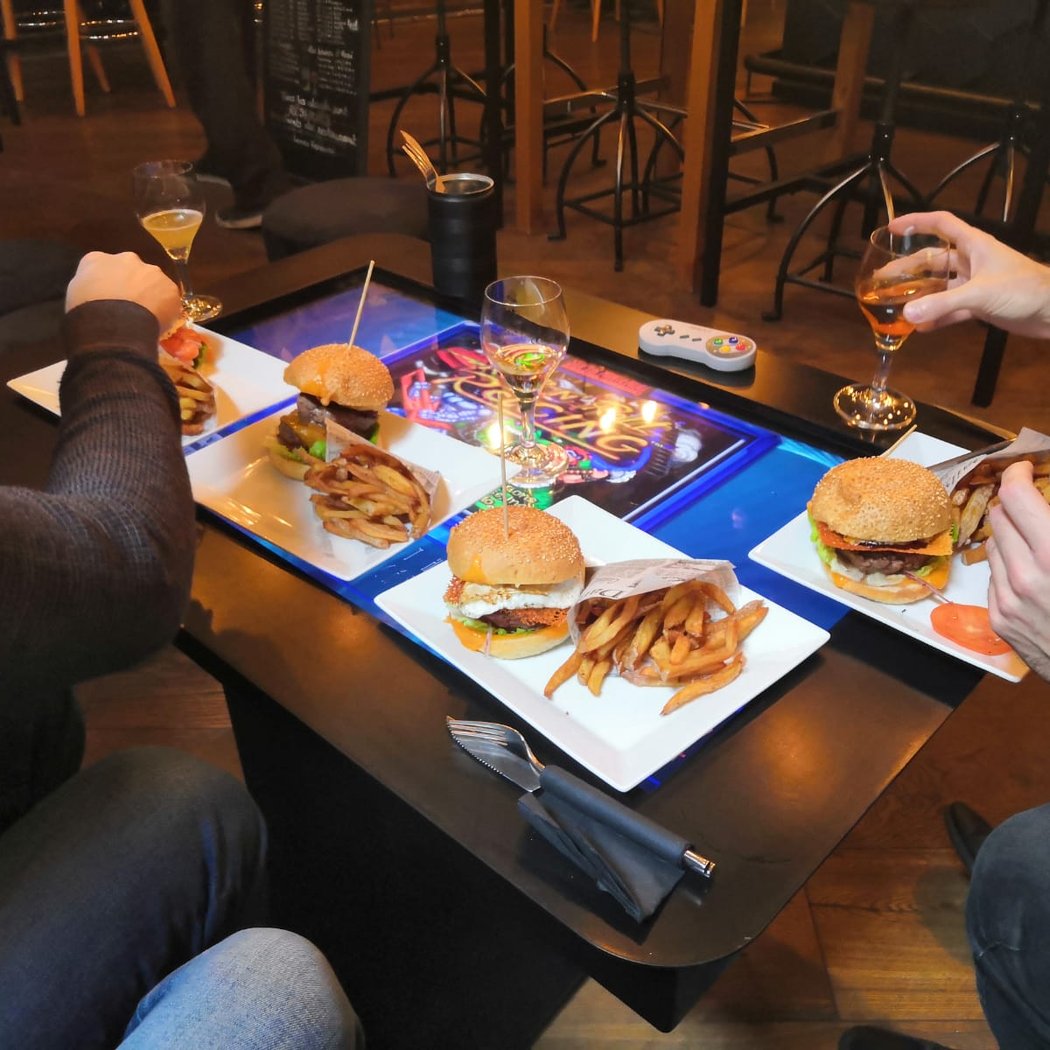Avalon Pub & VR Gaming 1
