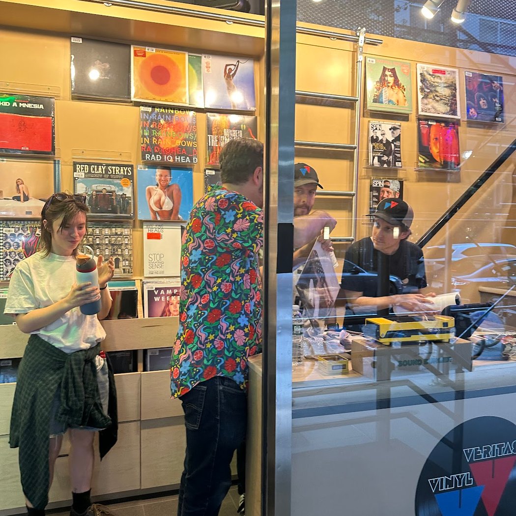 Vinyl Veritas Front Street 2