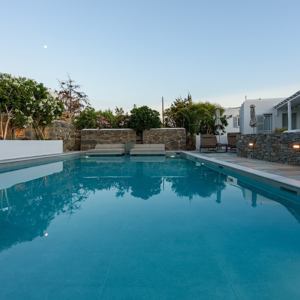 Manos Hotel 2
