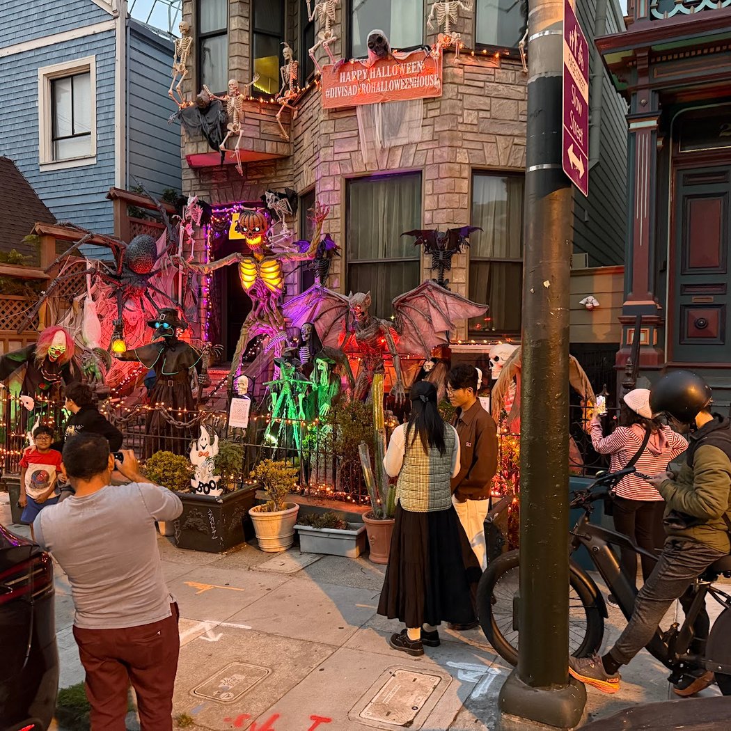 The Divisadero Halloween House 2
