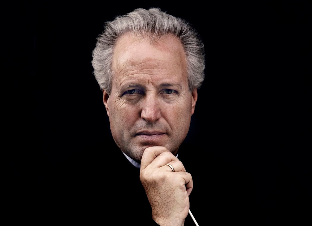 HONECK CONDUCTS MOZART’S REQUIEM 1