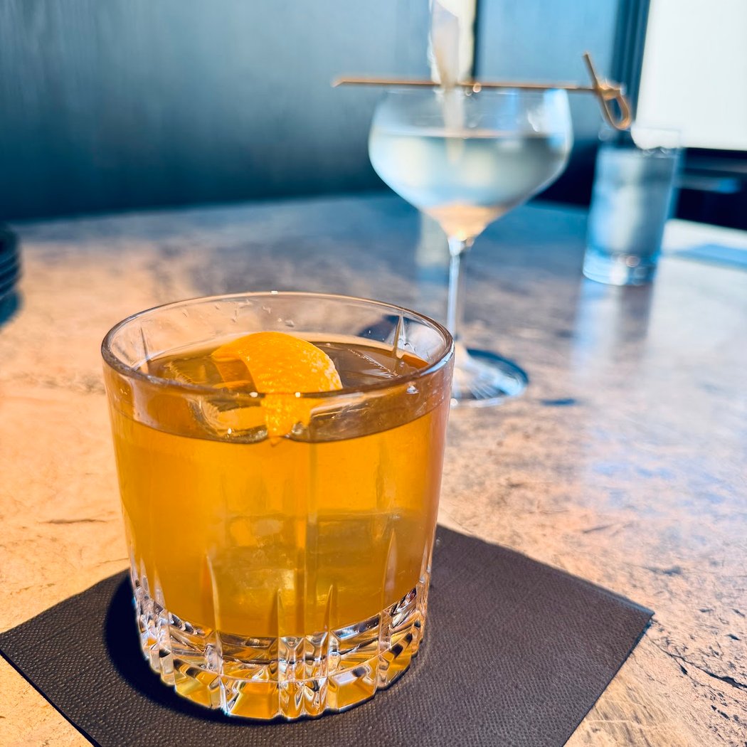 Bar 109 3