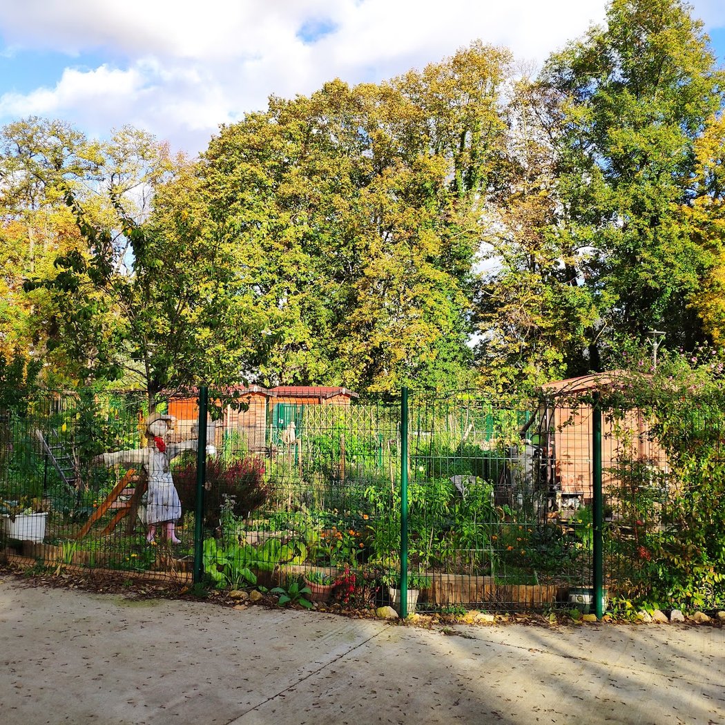 Familial Gardens Île Brise Pain 1