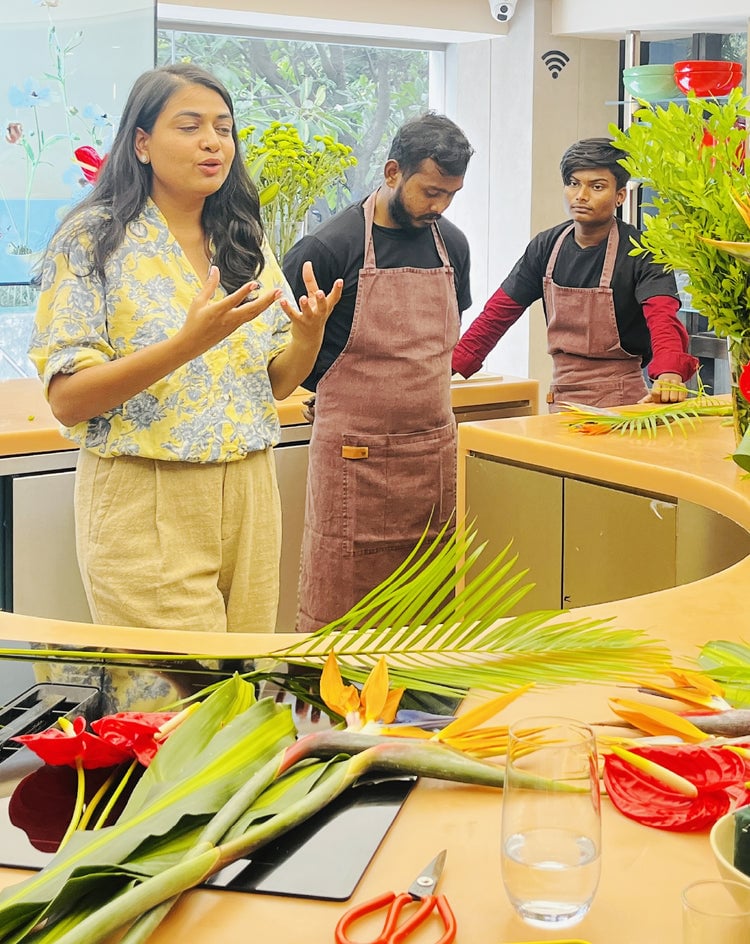 The Way of Flowers Ikebana-Inspired Flower Arrangement Experience 3