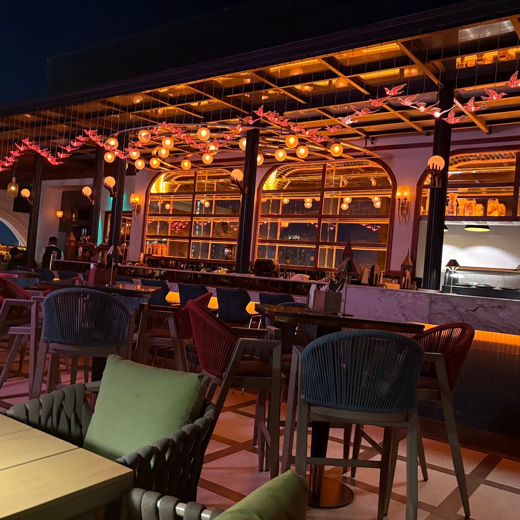 Porche - Brewery, Cocktail Bar & Kitchen 3