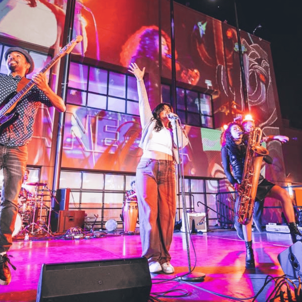 FRIDAY NIGHT LIVE: LA MISA NEGRA 1