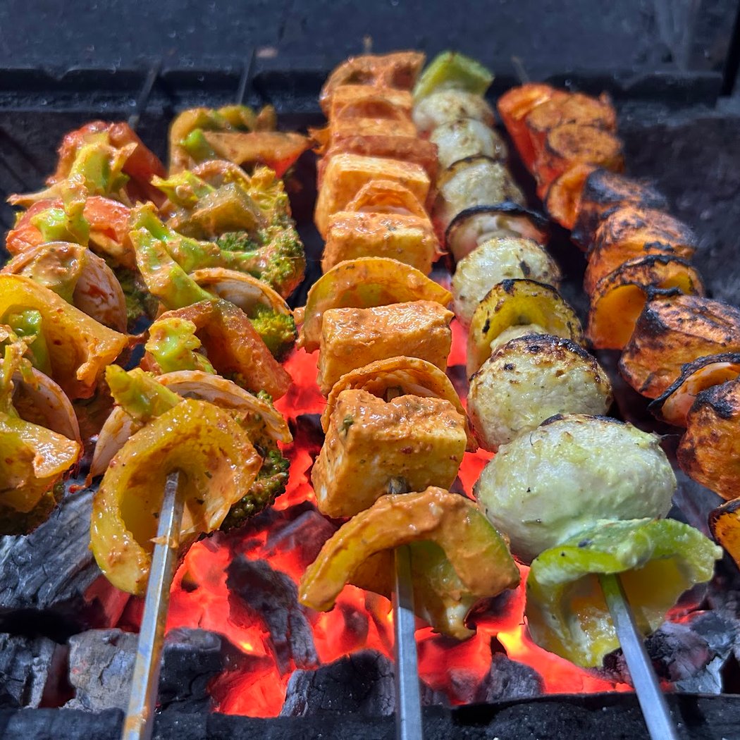 BBQ On Wheels - ( BBQ & Sandwich ) 1