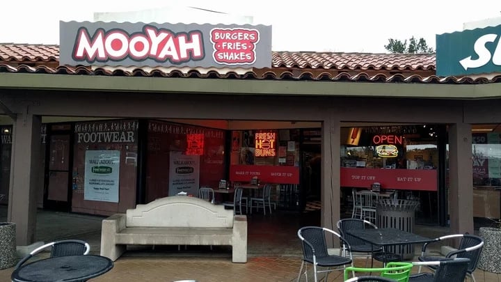 MOOYAH Burgers, Fries & Shakes 2