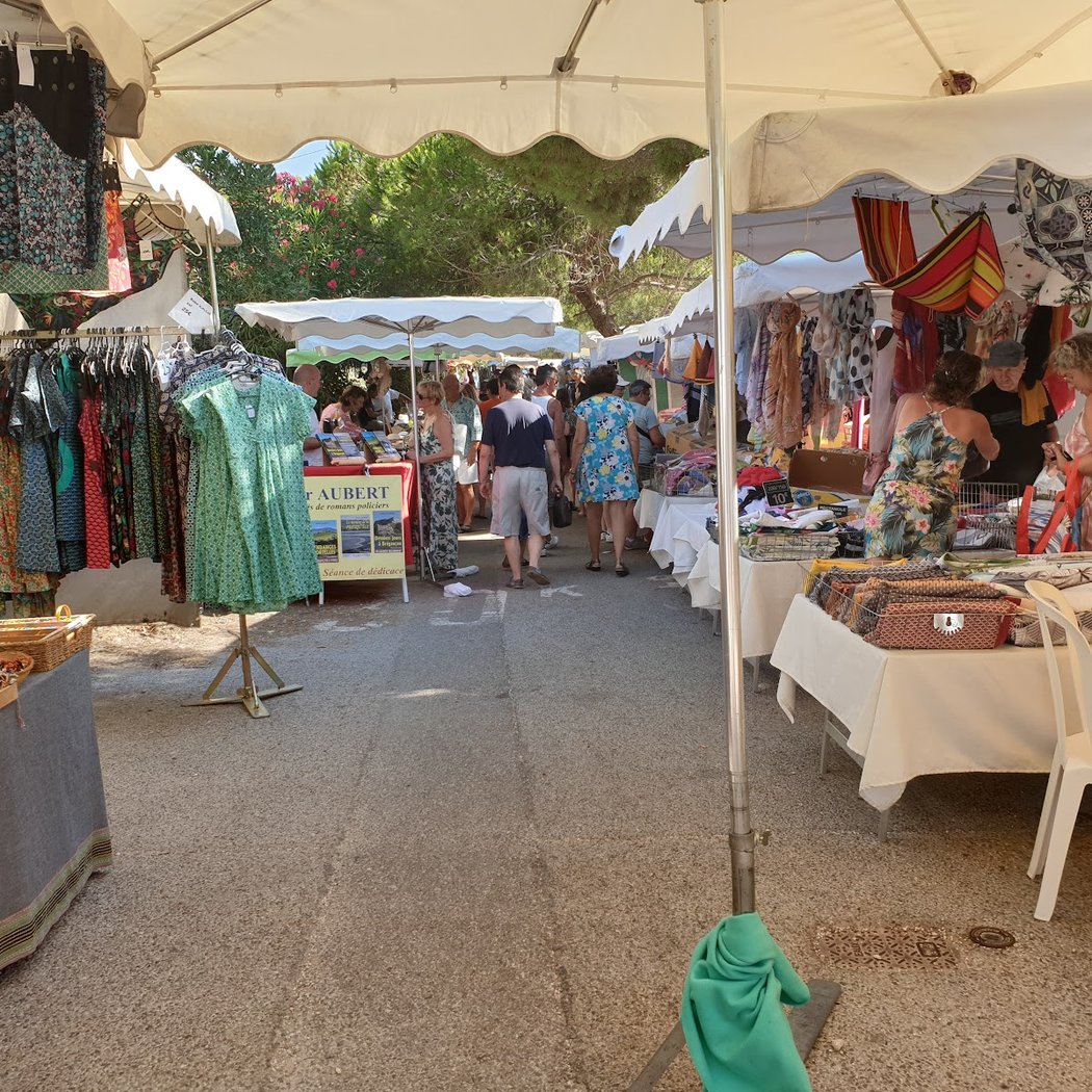 Grand Marchè du Vendredi matin a La Capte sur Hyères 3