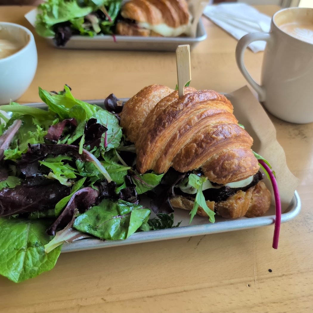 Le Paris Artisan & Gourmet Cafe 1