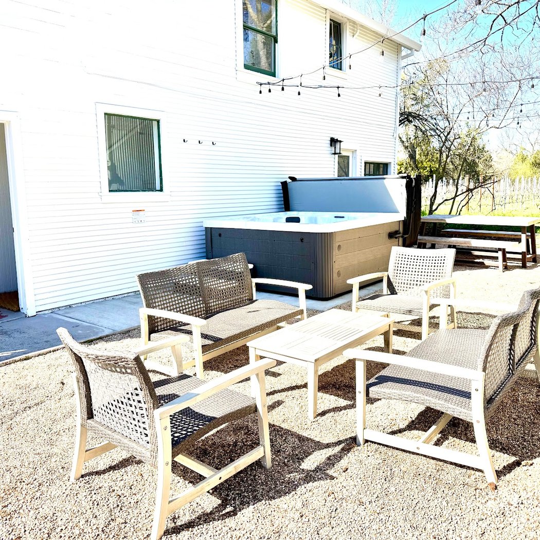 The Carriage House at Hamilton Family Vineyard 2