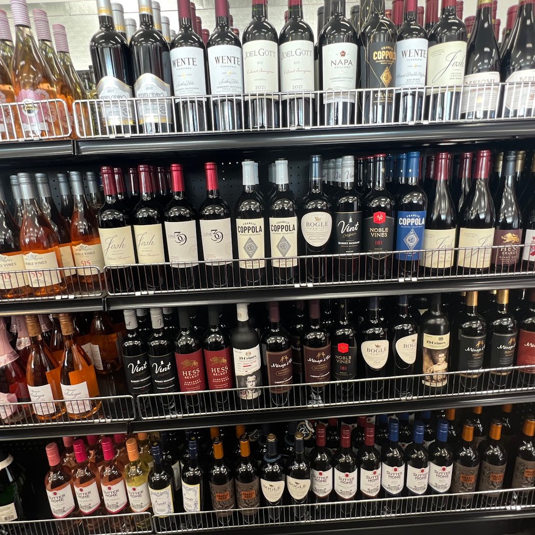 Fifty’s Liquor 3